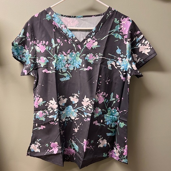 NEW Scrub Top‎ w/pockets - Picture 1 of 4